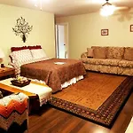 Charming Downstairs Unit