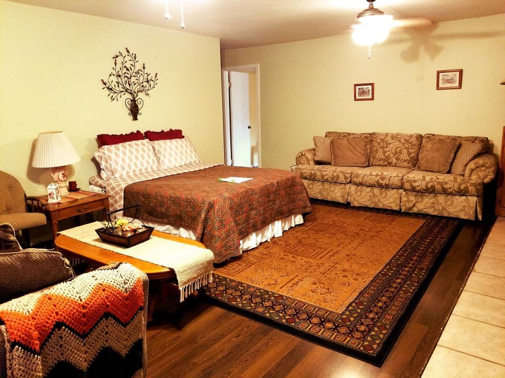 Charming Downstairs Unit Appartamento *