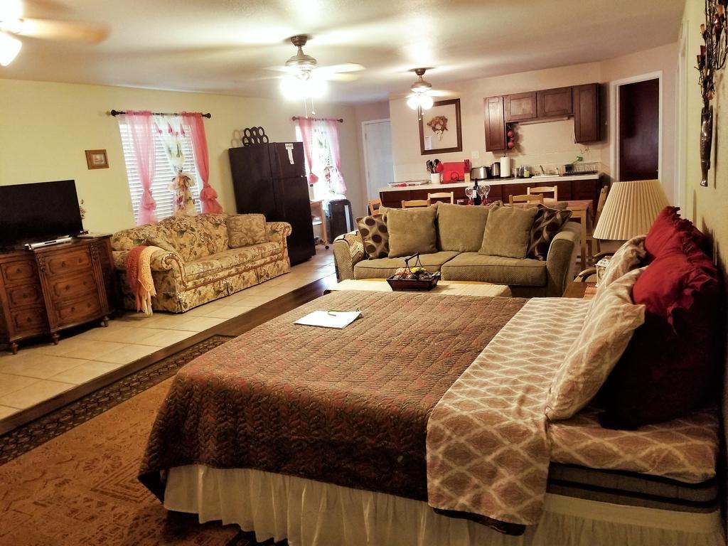 Charming Downstairs Unit * Oakhurst